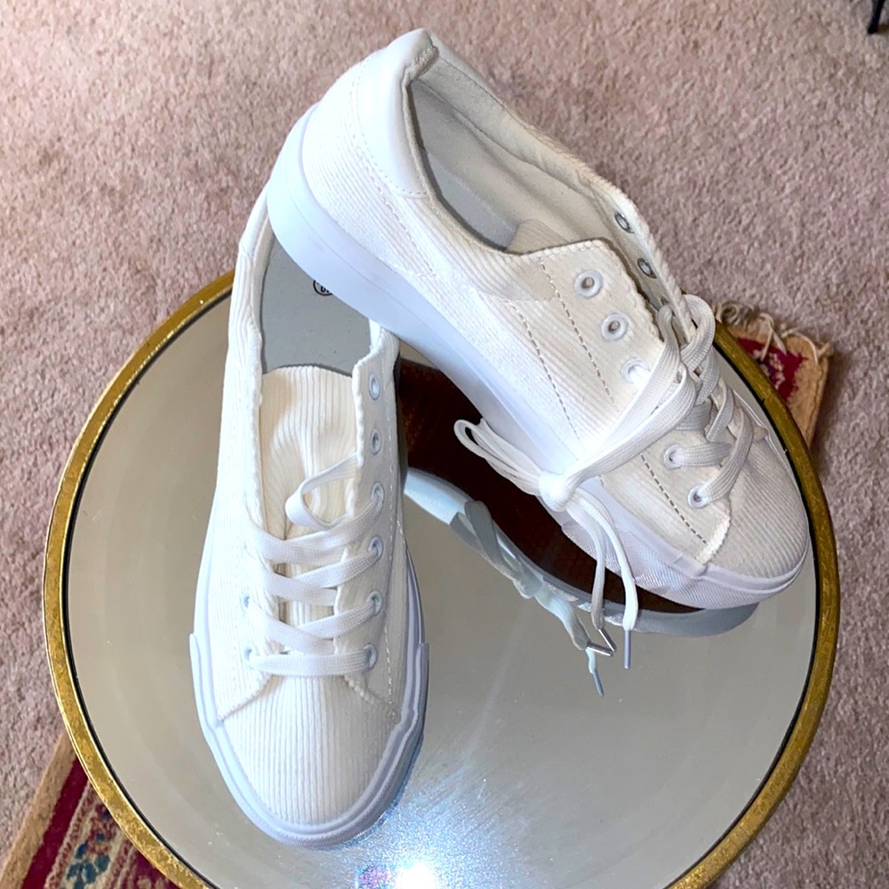 Beautiful white corduroy sneaker
